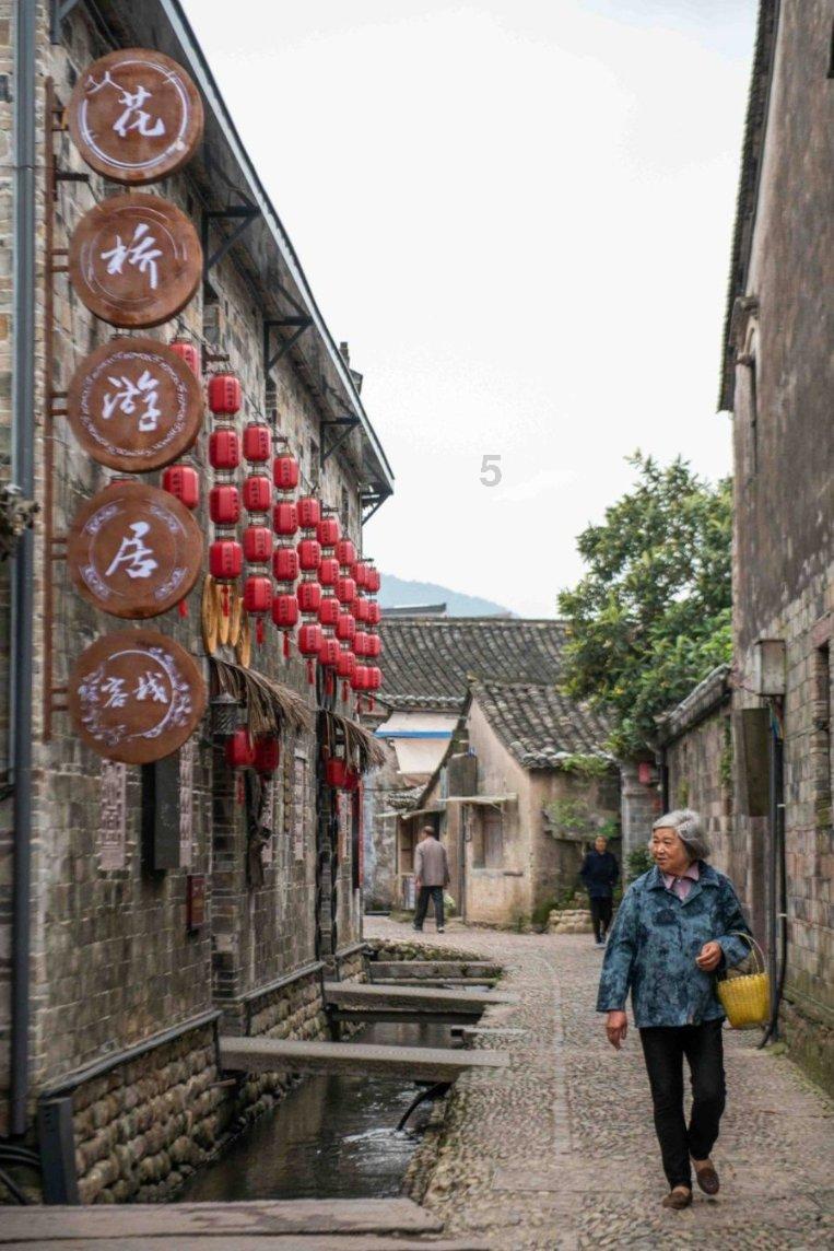 尘埃4